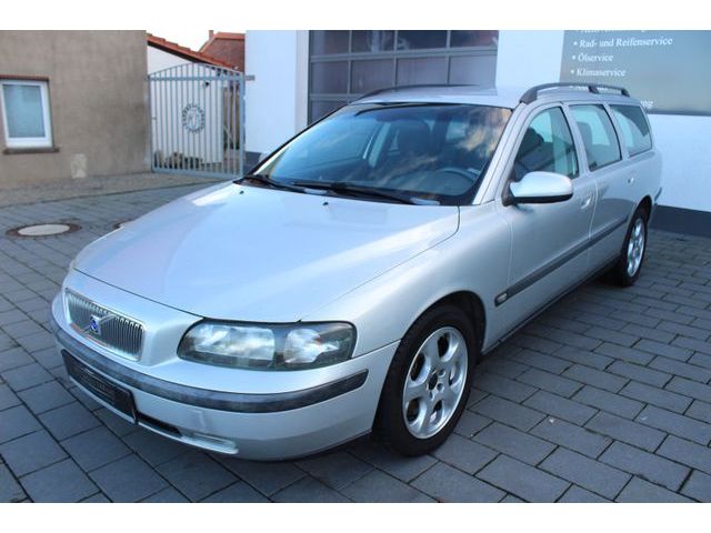 Volvo V70 Kombi 2.4 (TEILLEDERSITZE,SITZHEIZUNG)