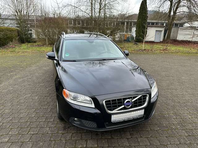 Volvo V70 D5 Summum*AUTOMATIC*LEDER*NAVI*XENON*AHK*SHZ*PDC