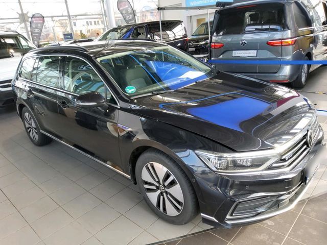 VW Passat Variant GTE*DIGITAL*SIDE*LANE*NAVI*MATRIX