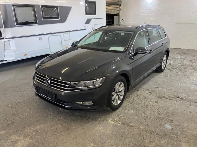 VW Passat Variant Business *elek. Heckklap.* *NAVI*